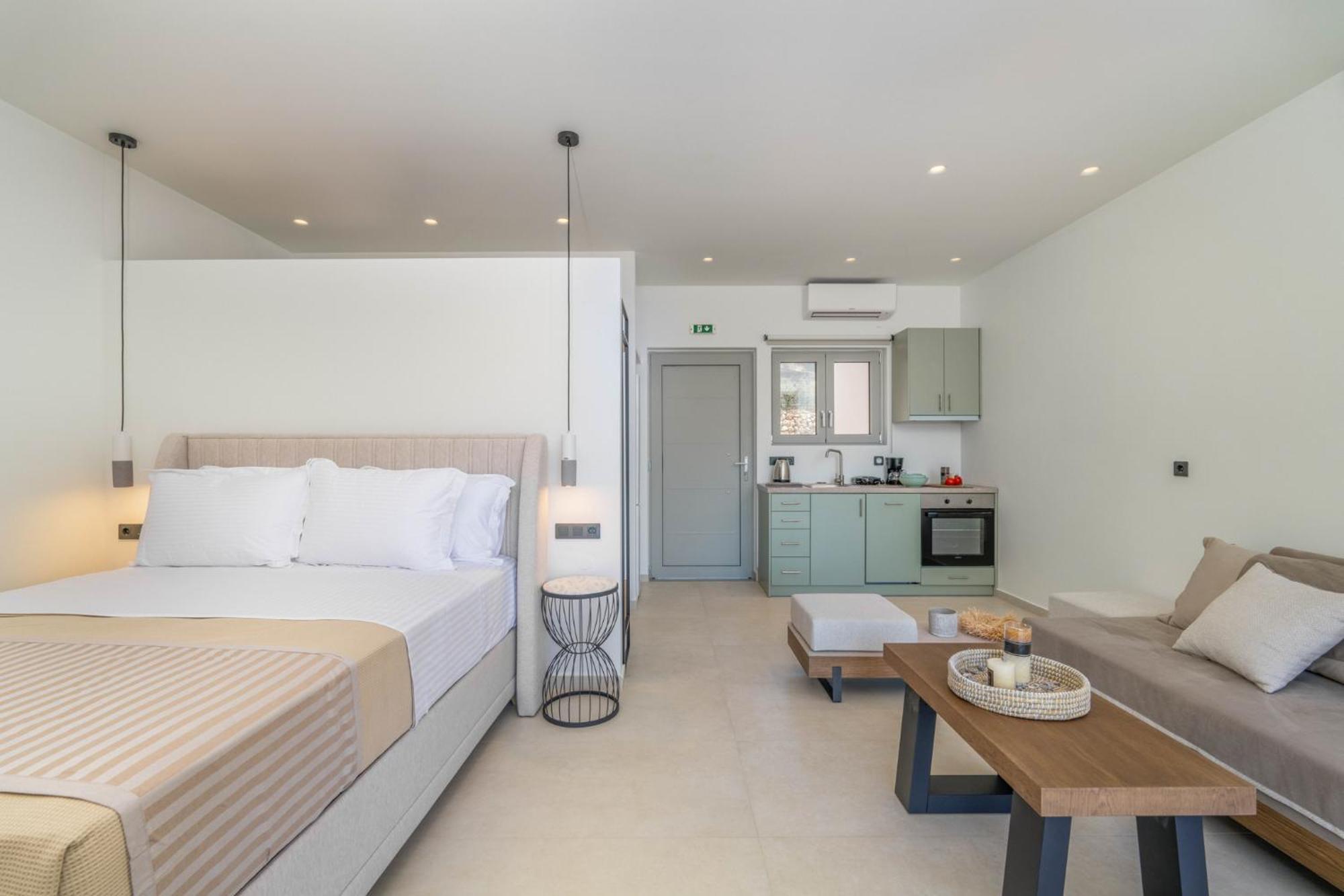 Mellamare Luxury Suites Athánion 외부 사진